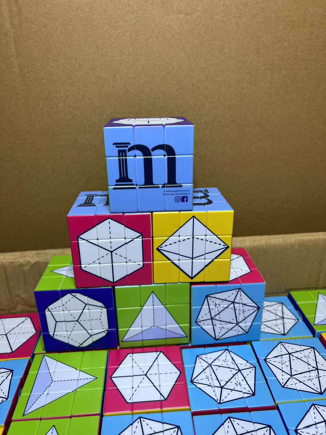 	Rubiks kub med egen logotyp