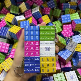 Rubiks kub-nyckelring med tryck – personligt anpassad n...