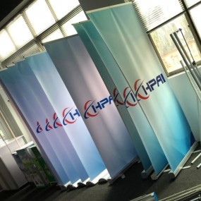 Anpassade roll-ups och displayställ – tryck online med ...